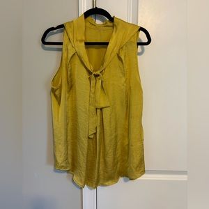 Women’s gold sleeveless top with tie front. Tag has been ripped out.